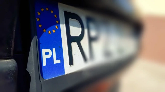 Ile kosztuje rejestracja samochodu w 2025?