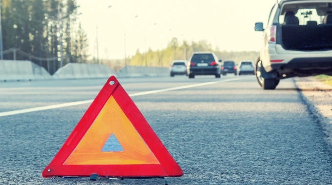 Awaria na autostradzie – co robić krok po kroku?