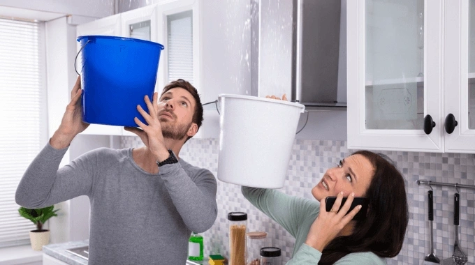 Gdzie zgłosić zalanie mieszkania przez sąsiada - kompletny przewodnik